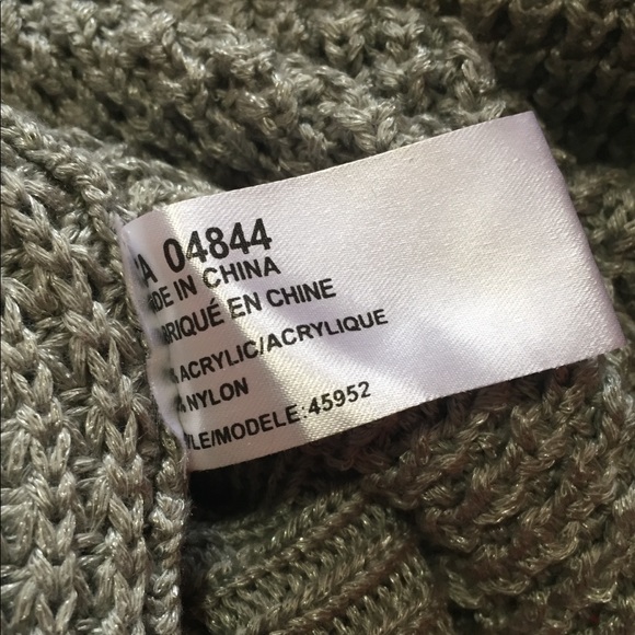 V-Neck Knit Blouse - Picture 7 of 7